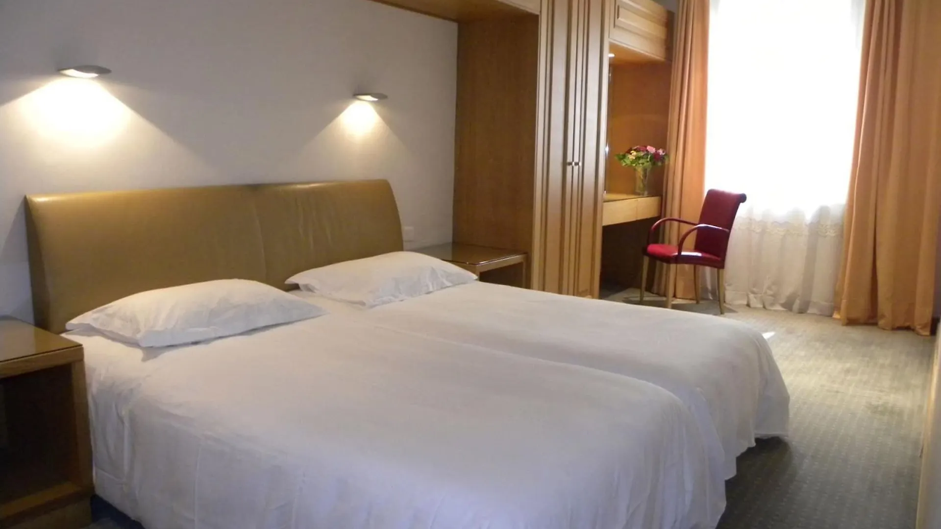 Du Vieux Marais Hotel